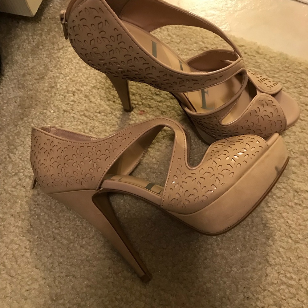 Beautiful heels Sz 7